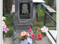 Памятник из полимер бетона с гранитной вставкой