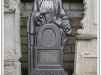 Памятник бетонный