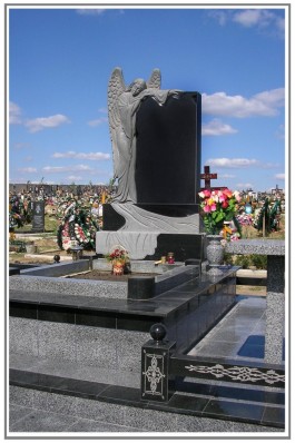 Гранитный мемориал  из гранита