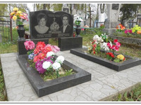 Грпнитный памятник  на двоих