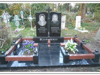 Гранитный мемориал на двоих
