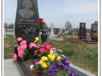 Гранитный памятник цветок