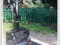Памятник крест из гранита